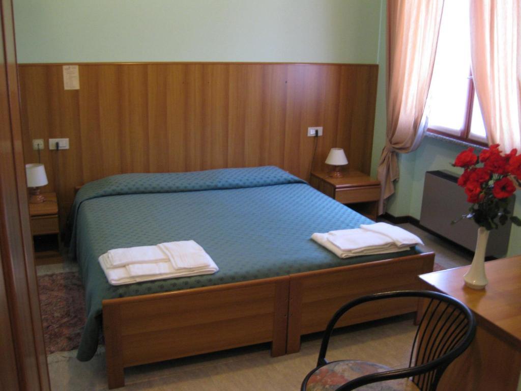 Hotel Casa Giuly Villa dʼAlmè Zimmer foto