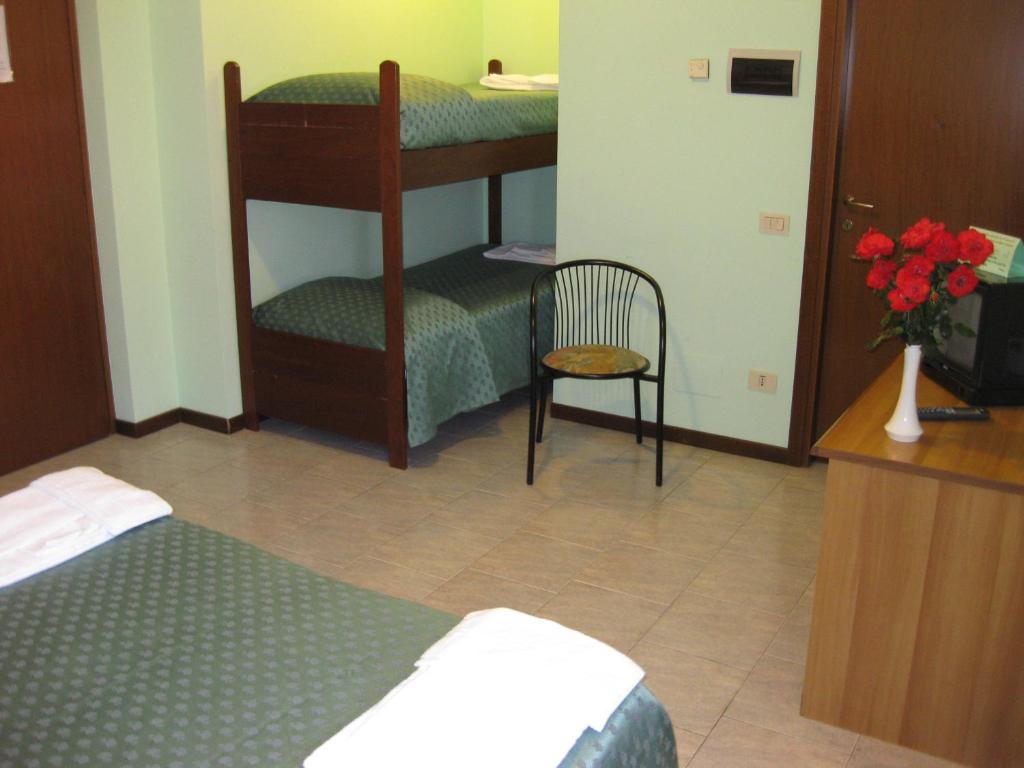 Hotel Casa Giuly Villa dʼAlmè Zimmer foto