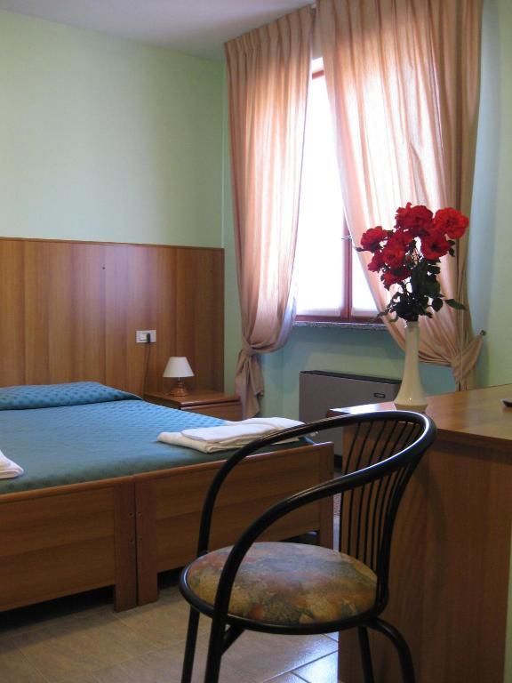 Hotel Casa Giuly Villa dʼAlmè Zimmer foto