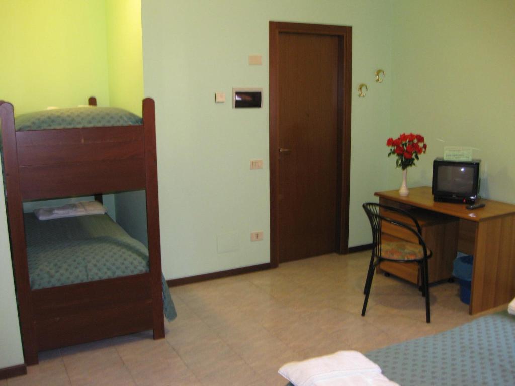 Hotel Casa Giuly Villa dʼAlmè Zimmer foto